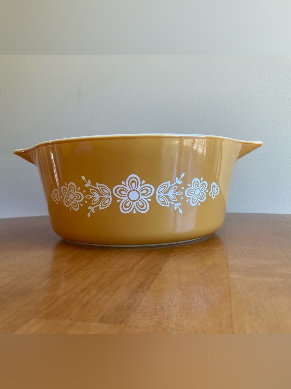 Vintage Pyrex 2 1/2 quart dish Butterfly Gold pattern